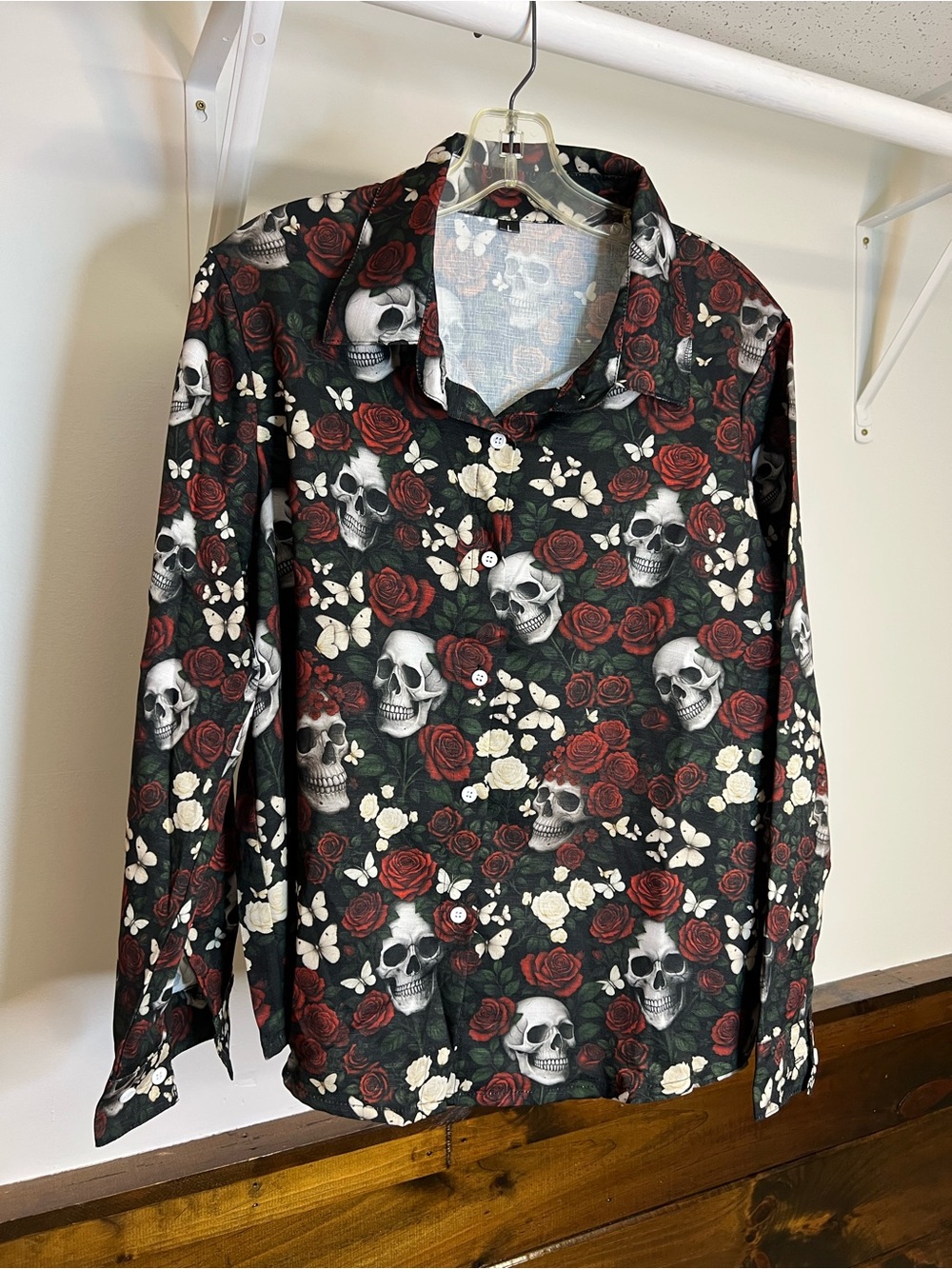 Women’s Gothic Romantasy Button Down‎ Skulls & Roses Shirt- L